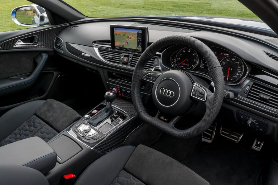 Торпедо Audi RS6 Avant Performance (4G, C7) 2016 года  (UK) (фото 5 из 24)